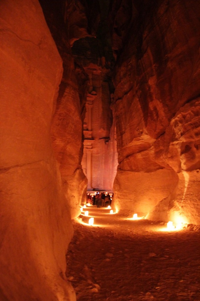 Petra Jordanien bei Nacht