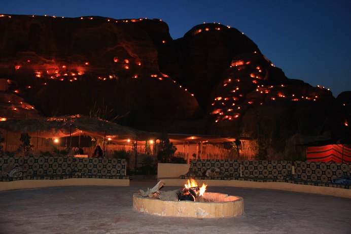 7 Wonders Beduin Campfeuer in Petra Jordanien