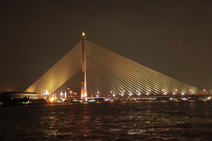 Bangkok - Brücke bei Nacht