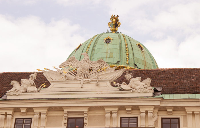 Pink_Compass-Artikelbild-Wien-Daecher