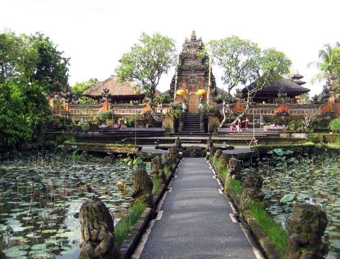 Als Frau alleine nach Bali reisen – Tempel