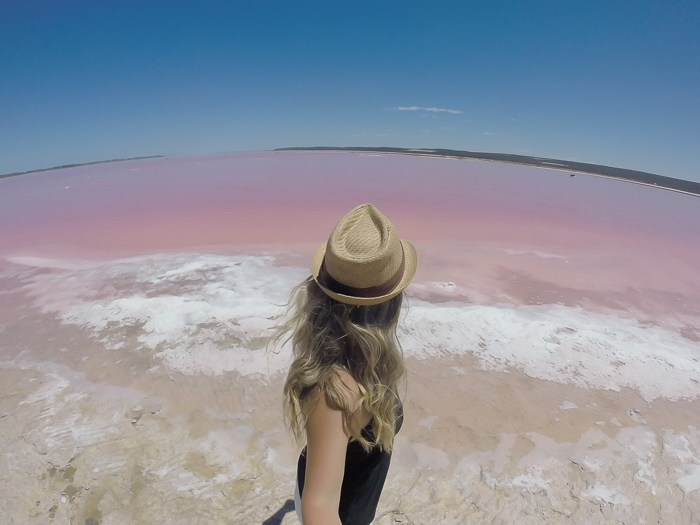 Urlaub alleine: Alleine Reisen Tipps für Anfaenger - Carina am Pink Lake