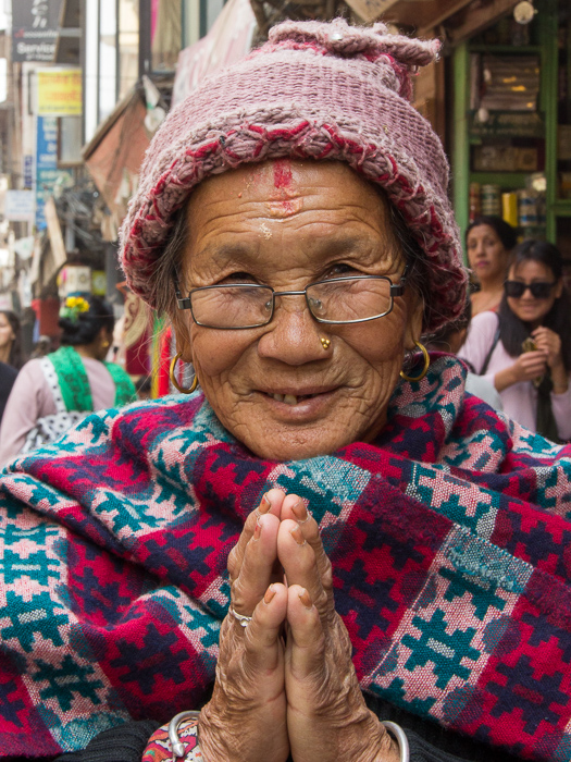 Frau auf Nepals Straßen