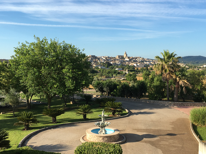 Yoga Retreat Mallorca Ausblick Yoga-Raum