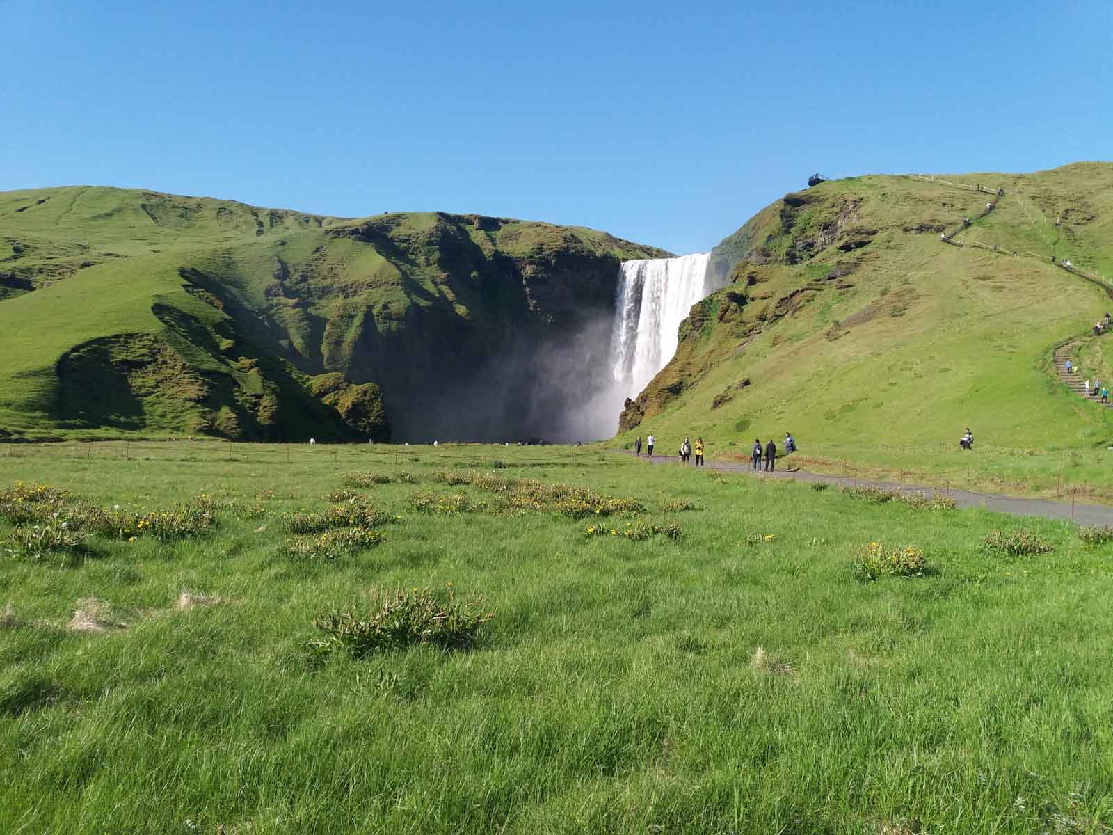 PinkCompass_Gastartikel-Freiwilligenarbeit_Wasserfall-Island